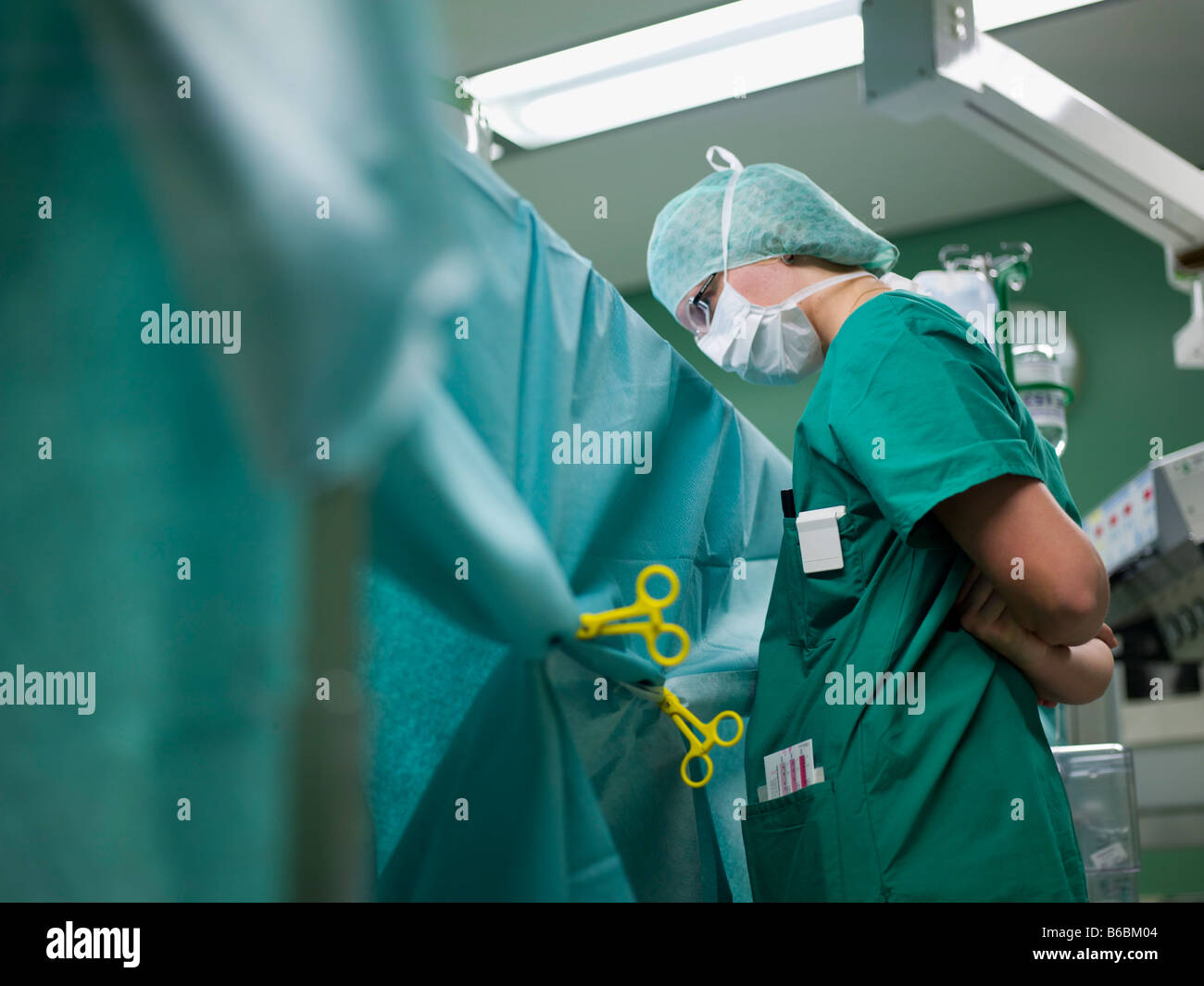 Chirurg im OP-Saal Stockfoto
