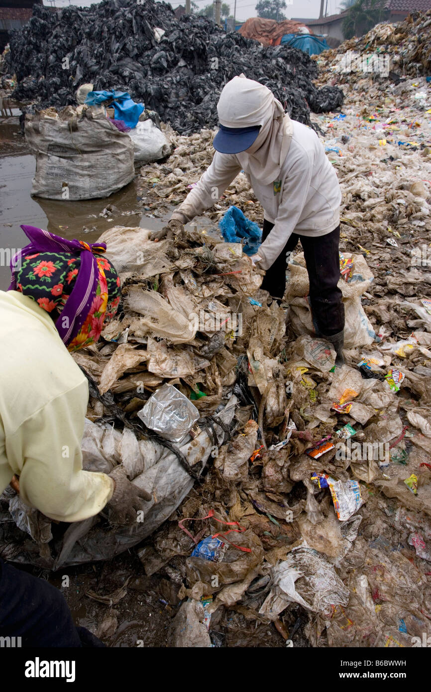 Indonesien Surabaya, Java, Recycling von Kunststoffen in der "modernen Kunststoffindustrie" Stockfoto