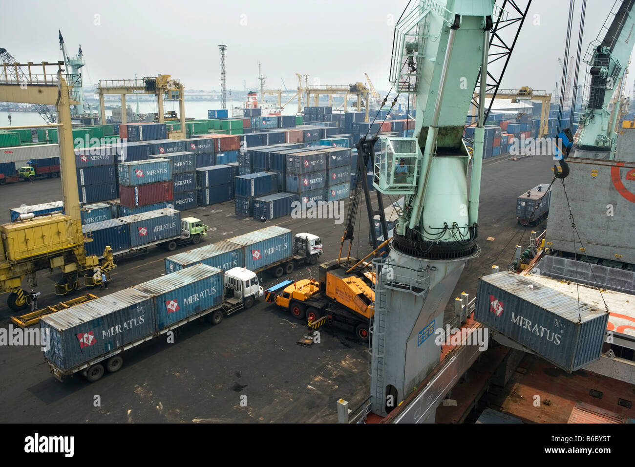 Indonesien Surabaya, Java, Containerhafen Stockfoto