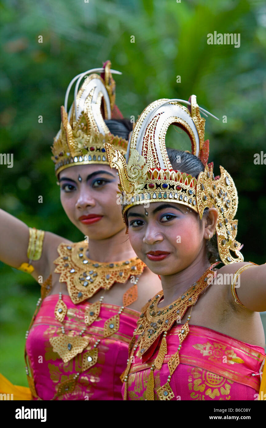 Indonesien, Sambirenteng, Bali, traditionelle Tänzer (weiblich) Stockfoto