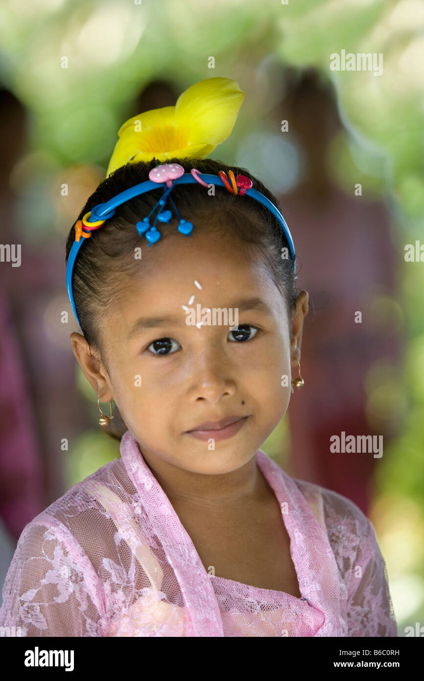 Indonesien, Sambirenteng, Bali, traditionelle Tänzer (weiblich) Stockfoto