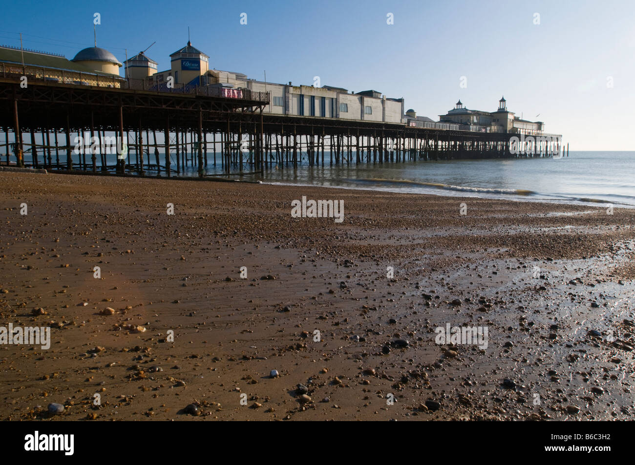 Vereinigtes Königreich ENGLAND 9. Dezember 2008 den Pier am Strand von Hastings Stockfoto