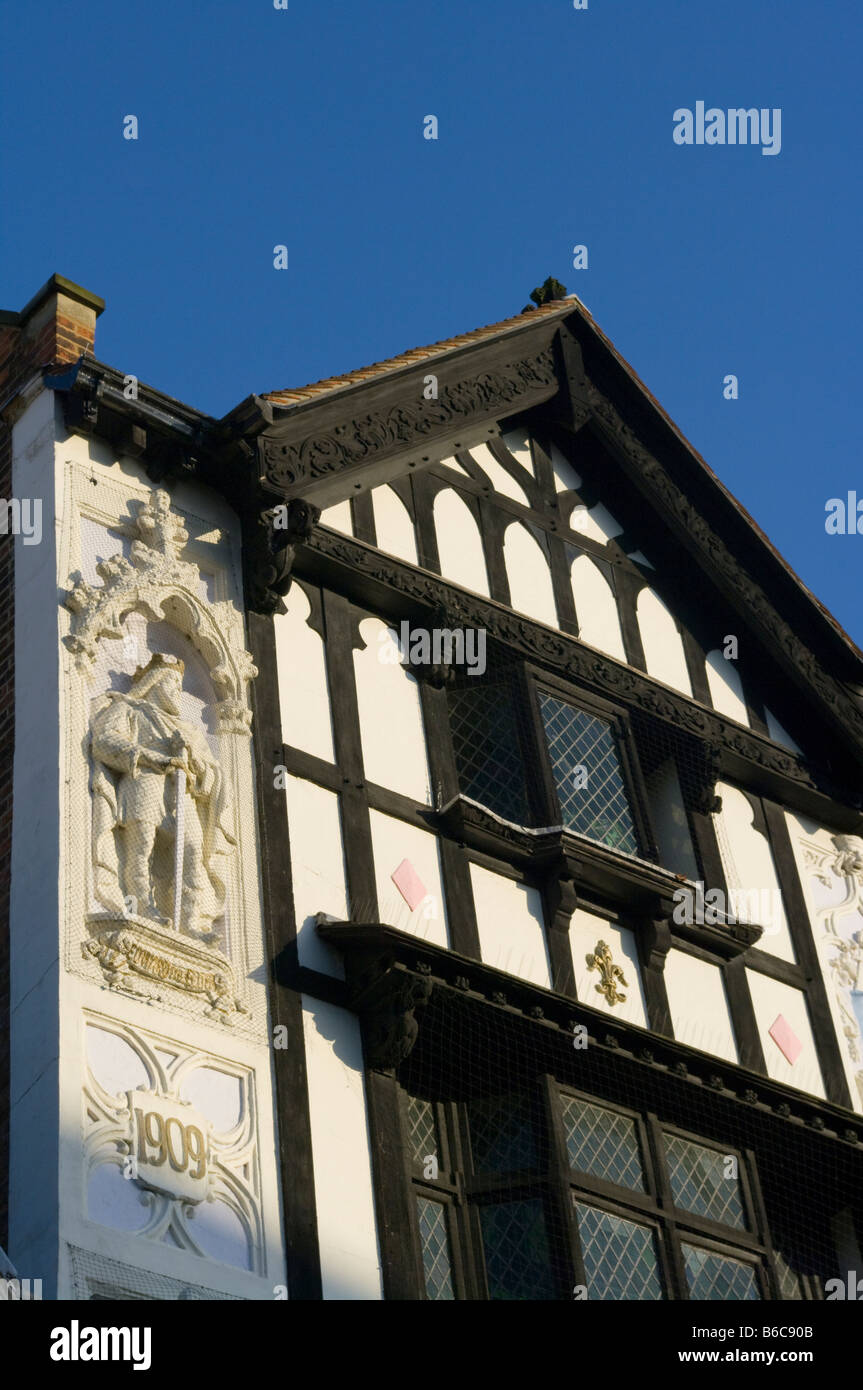 Tudor-Stil-Gebäude in der Marktplatz-Kingston Upon Thames, Surrey Stockfoto