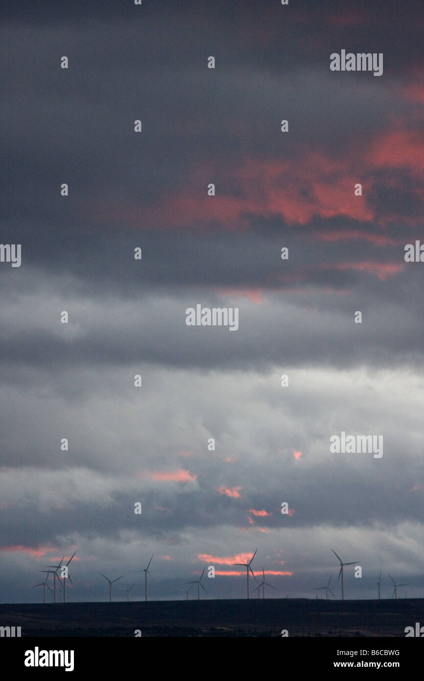 Alternative Wind macht Strom Ökostrom effiziente alternative erneuerbare Energie Erhaltung alternative Energien Stockfoto