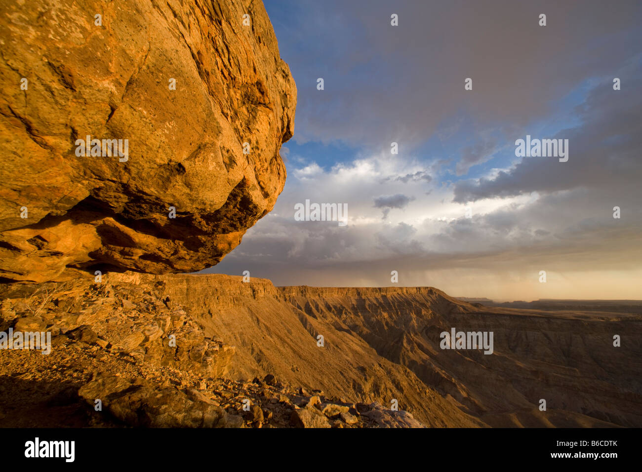 Afrika Namibia Fish River Canyon Nationalpark untergehenden Sonne leuchtet tief und verwinkelten Canyon Wände des Fish River Stockfoto