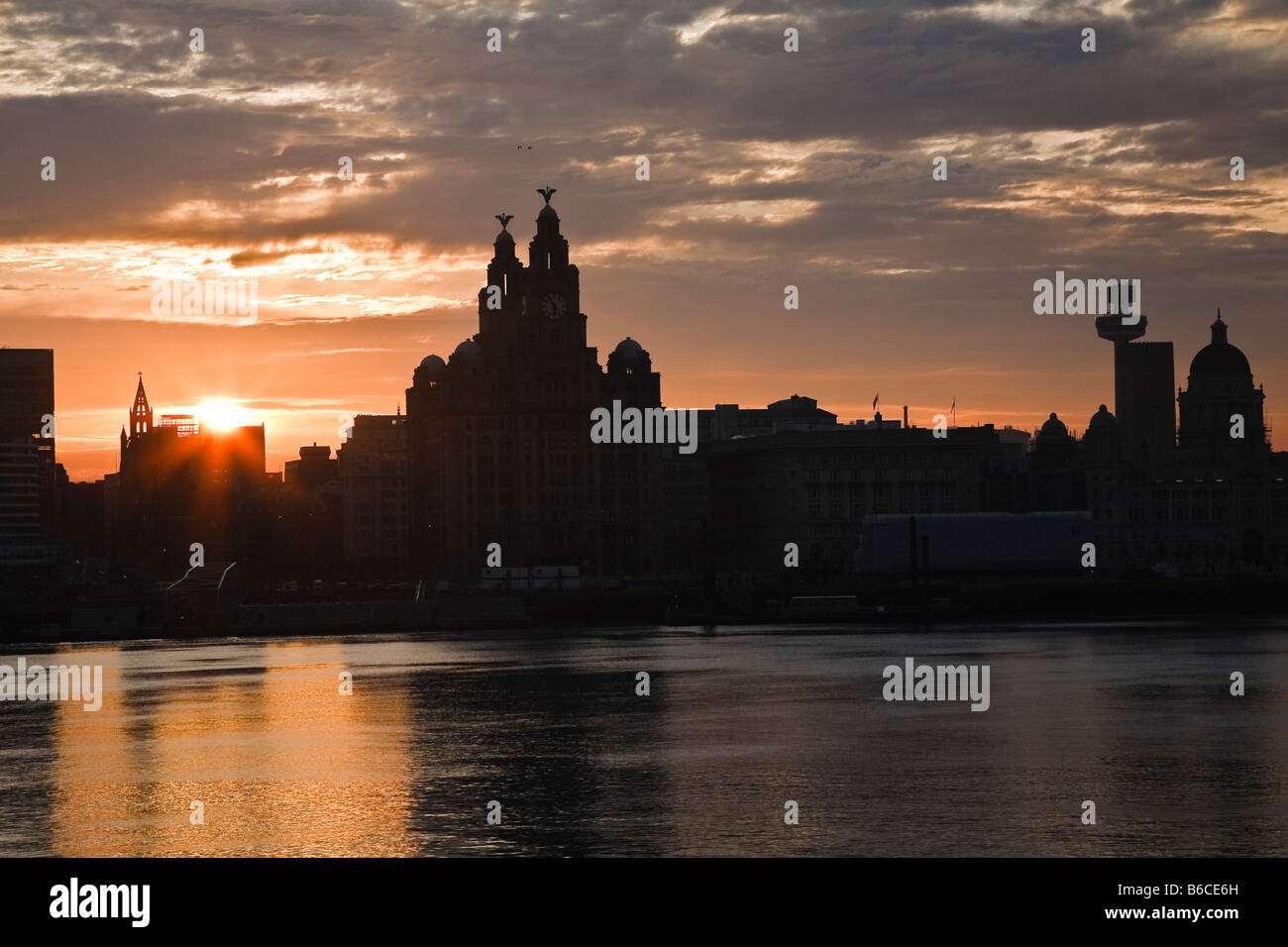 Liverpool am Wasser in der Morgendämmerung, Merseyside, England Stockfoto
