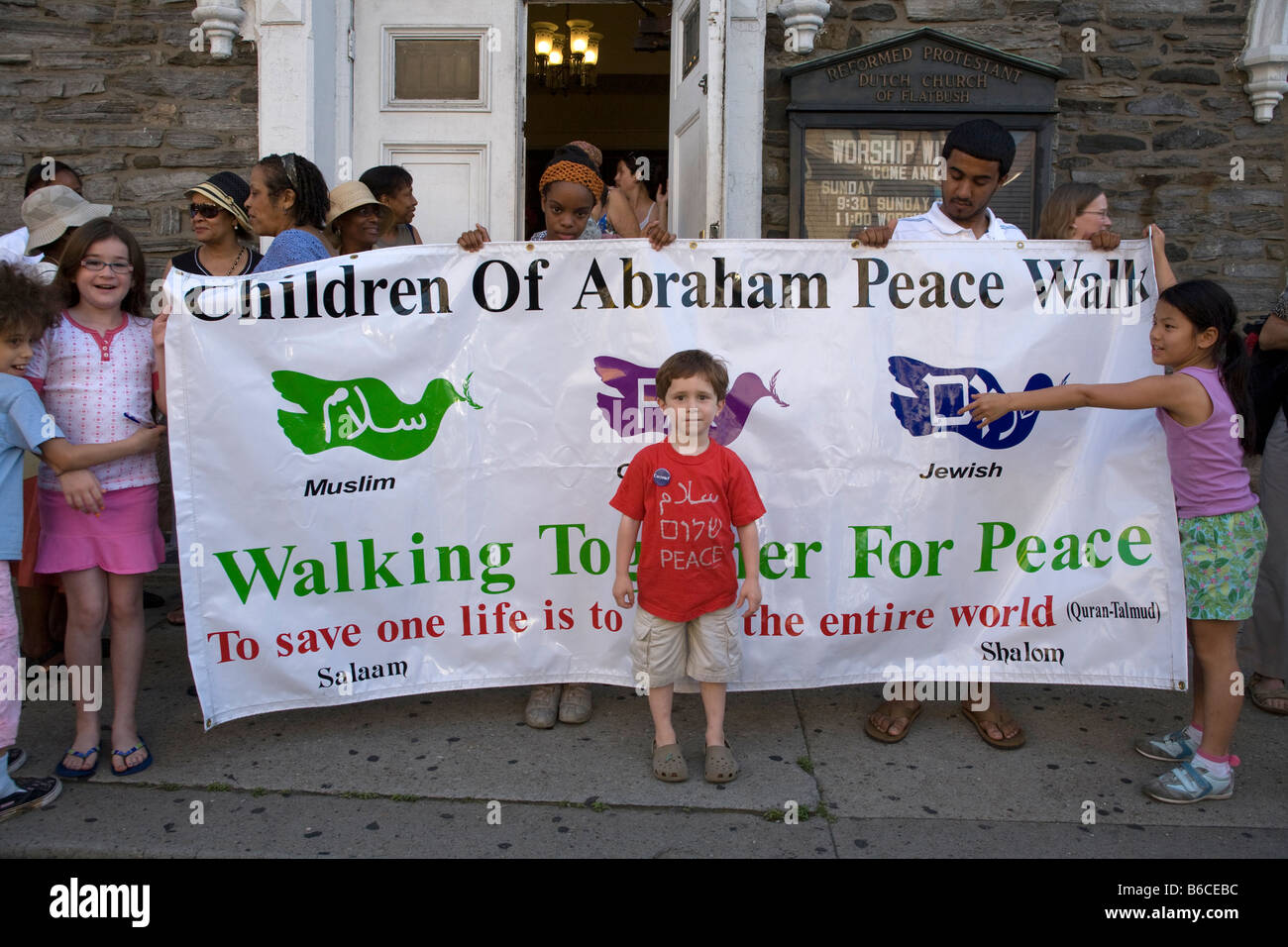 Teilnehmer in einer jährlichen interreligiösen Frieden März im Abschnitt Flatbush, Brooklyn New York Stockfoto