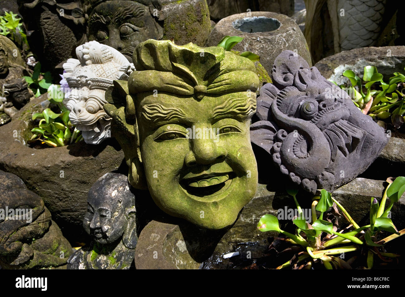 Indonesien, Ubud, Bali, Garden statue Stockfoto