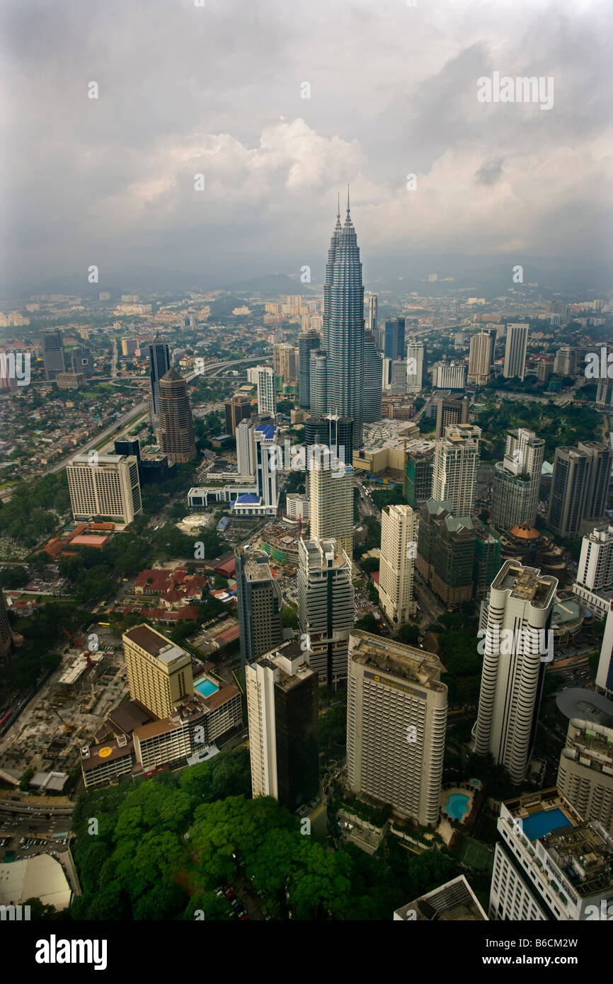 Malaysia, Kuala Lumpur, Blick von KL Tower mit Petronas Towers Stockfoto