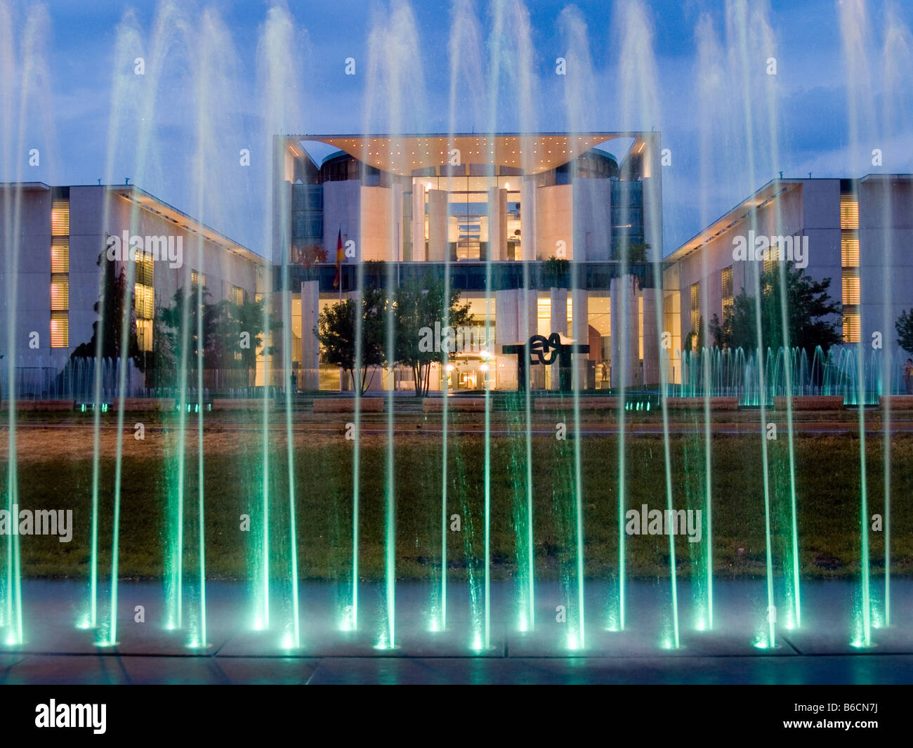 Brunnen vor dem Regierungsgebäude, Berlin, Deutschland Stockfoto