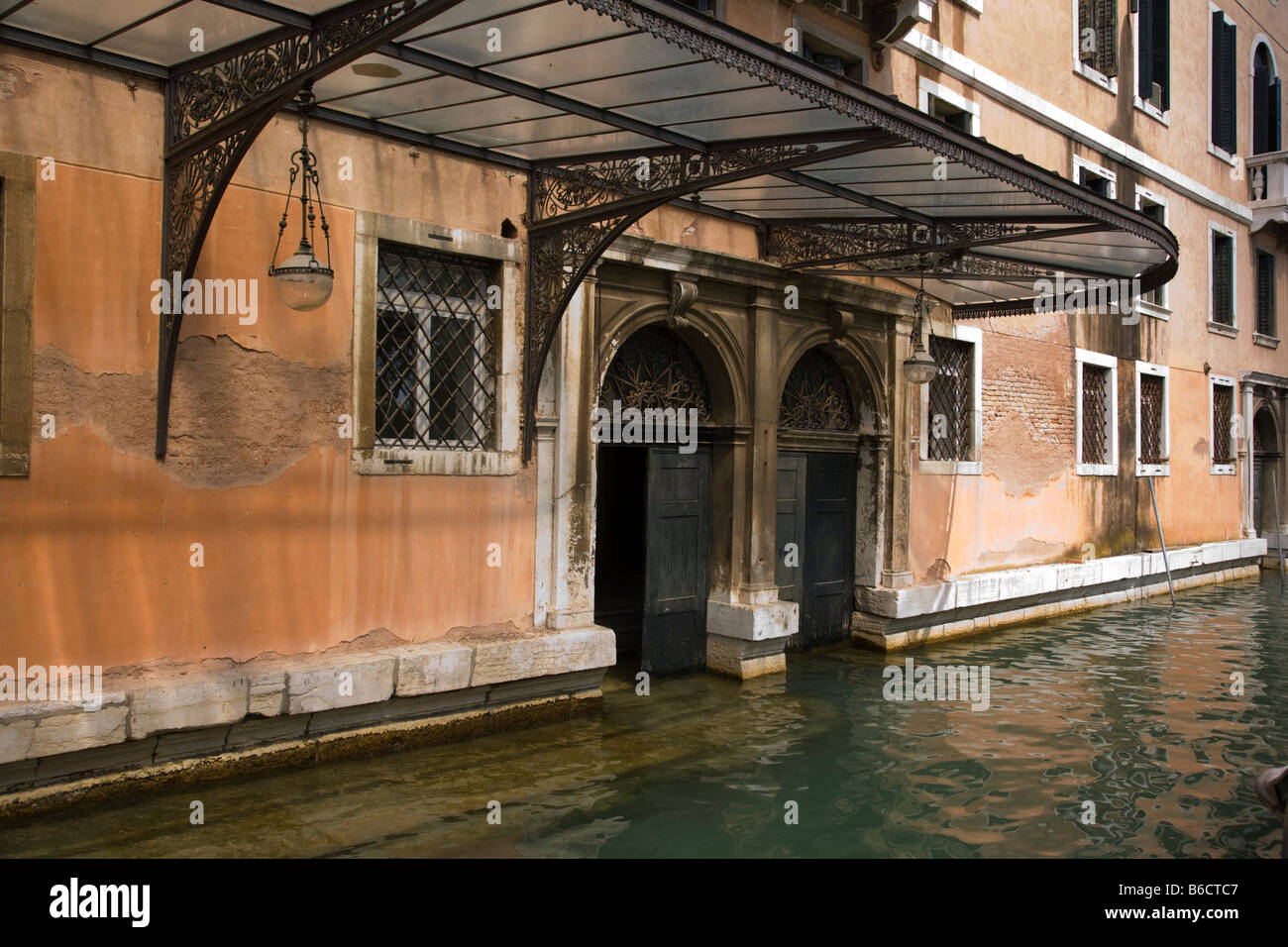 Gebäude am Ufer, Canale Grande, Veneto, Venedig, Italien Stockfoto