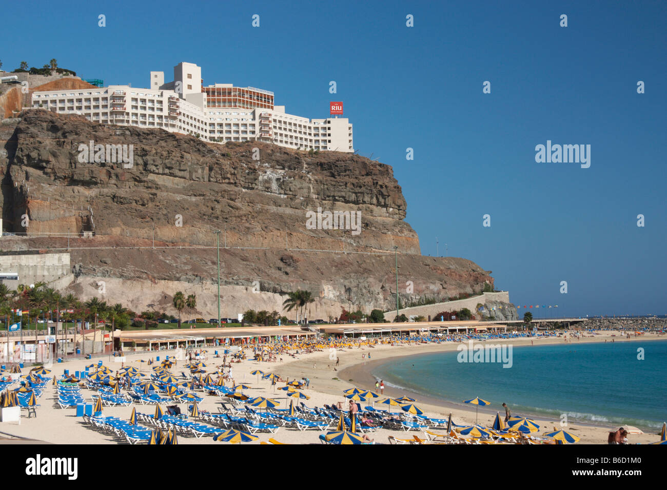 Gran Canaria: Rui Hotel Vistamar mit Blick auf Playa De Los Amadores in der Nähe von Puerto Rico Stockfoto