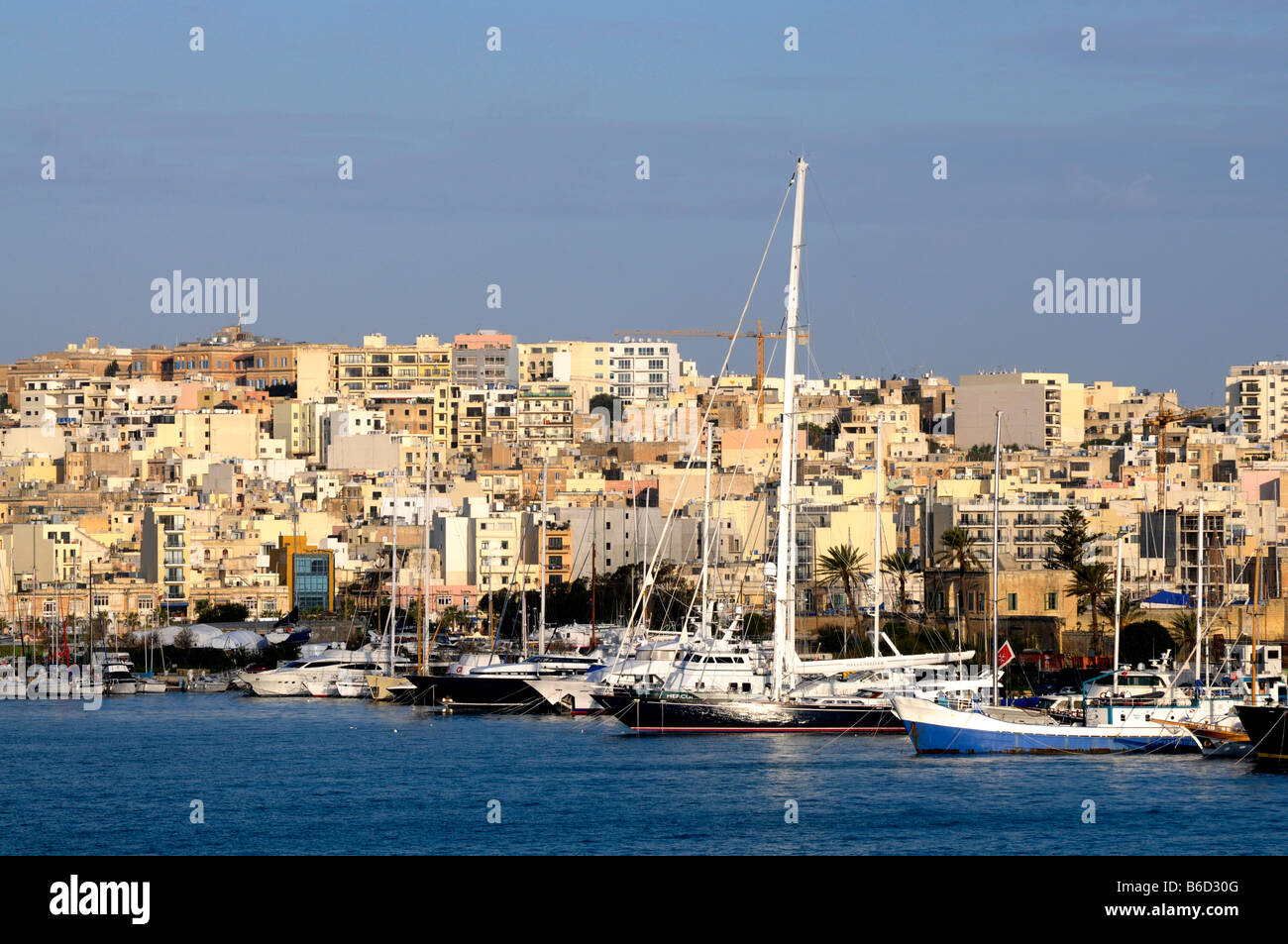 Waterfront am Hafen In Valletta Stockfoto