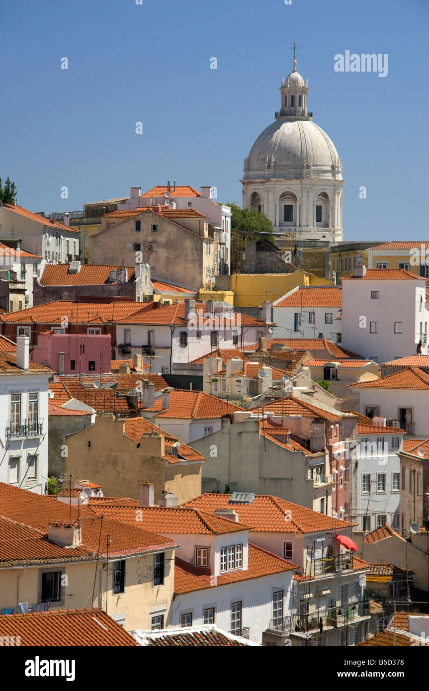 Kirche Santa Ingrácia (Panteao Nacional oder nationalen Pantheon) und Dächer des Stadtteils Alfama, Lissabon, Portugal Stockfoto