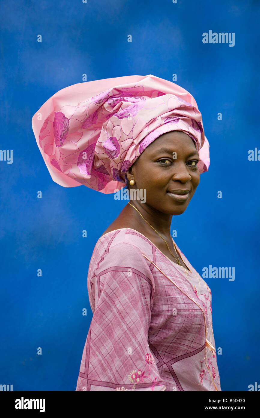 Nigeria, Lagos, Frau mit typischen Kopfbedeckung, Kopf Krawatte Stockfoto