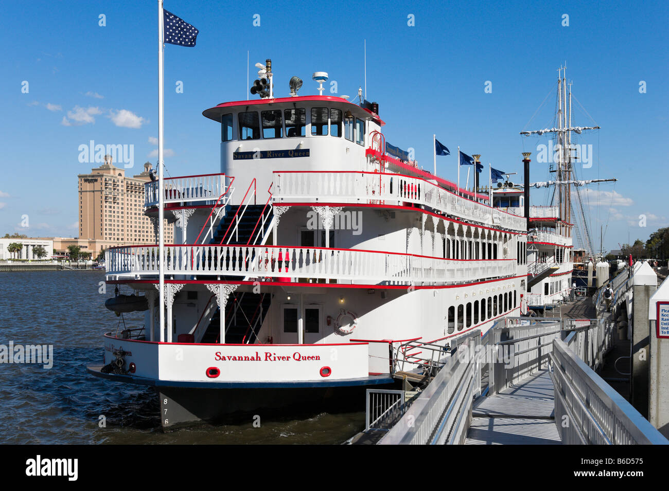 Savannah River Queen Stern Wheeler Replik Riverboat, River Street, Savannah, Georgia, USA Stockfoto