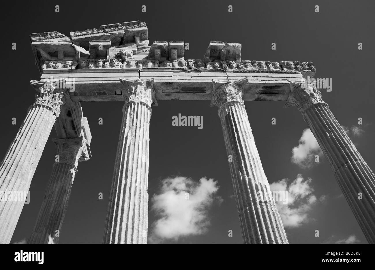 antiken Säulen der Seite in schwarz / weiß Stockfoto