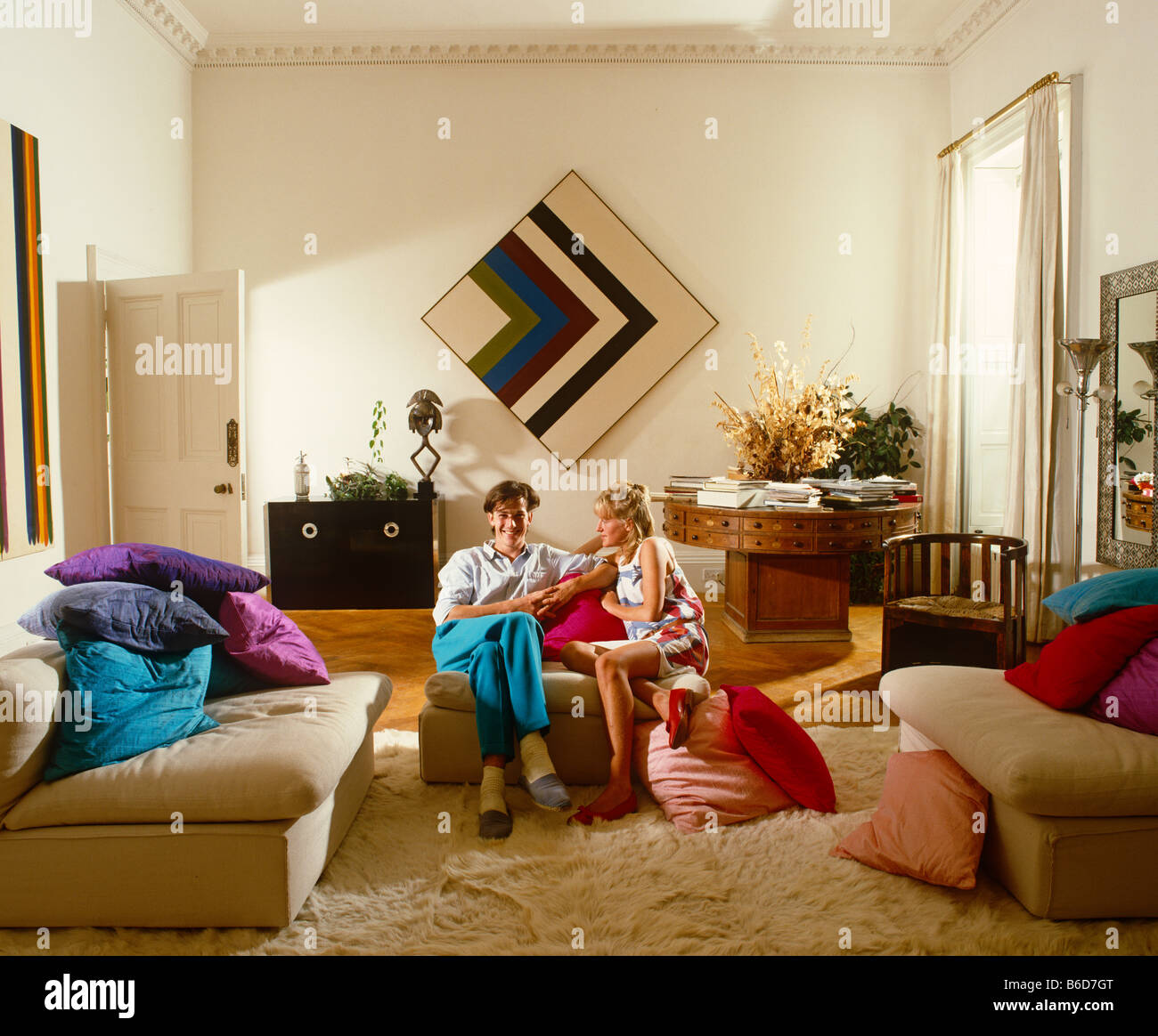 Cosmo Fry Und Seine Verlobte Lady Cosima Maria Gabriella Vane Tempest Stewart Bei Seinem Vater Jeremy Fry Bad Haus Stockfotografie Alamy