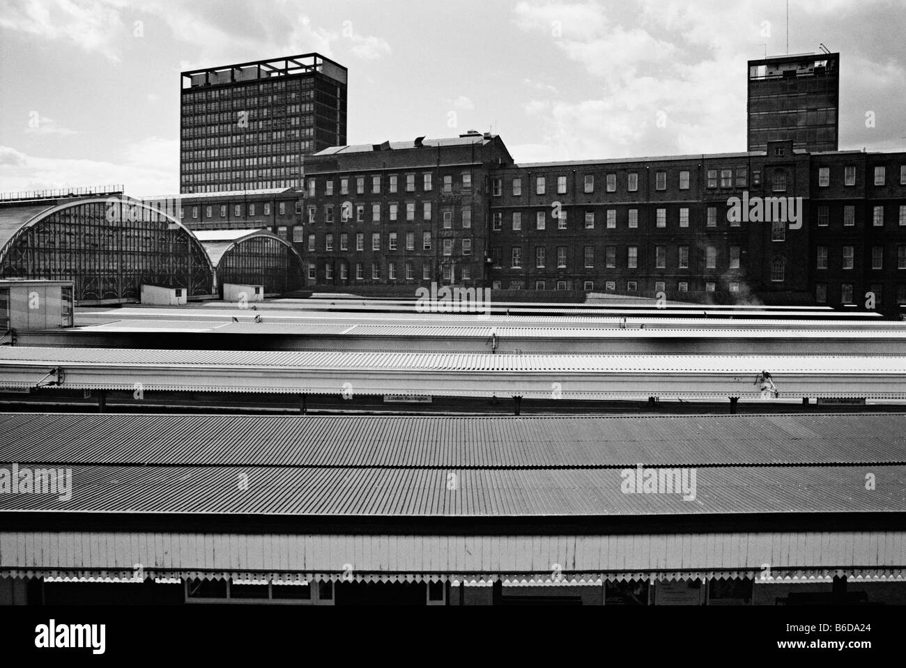 Blick über die Dächer der Plattform von Paddington Station London Stockfoto