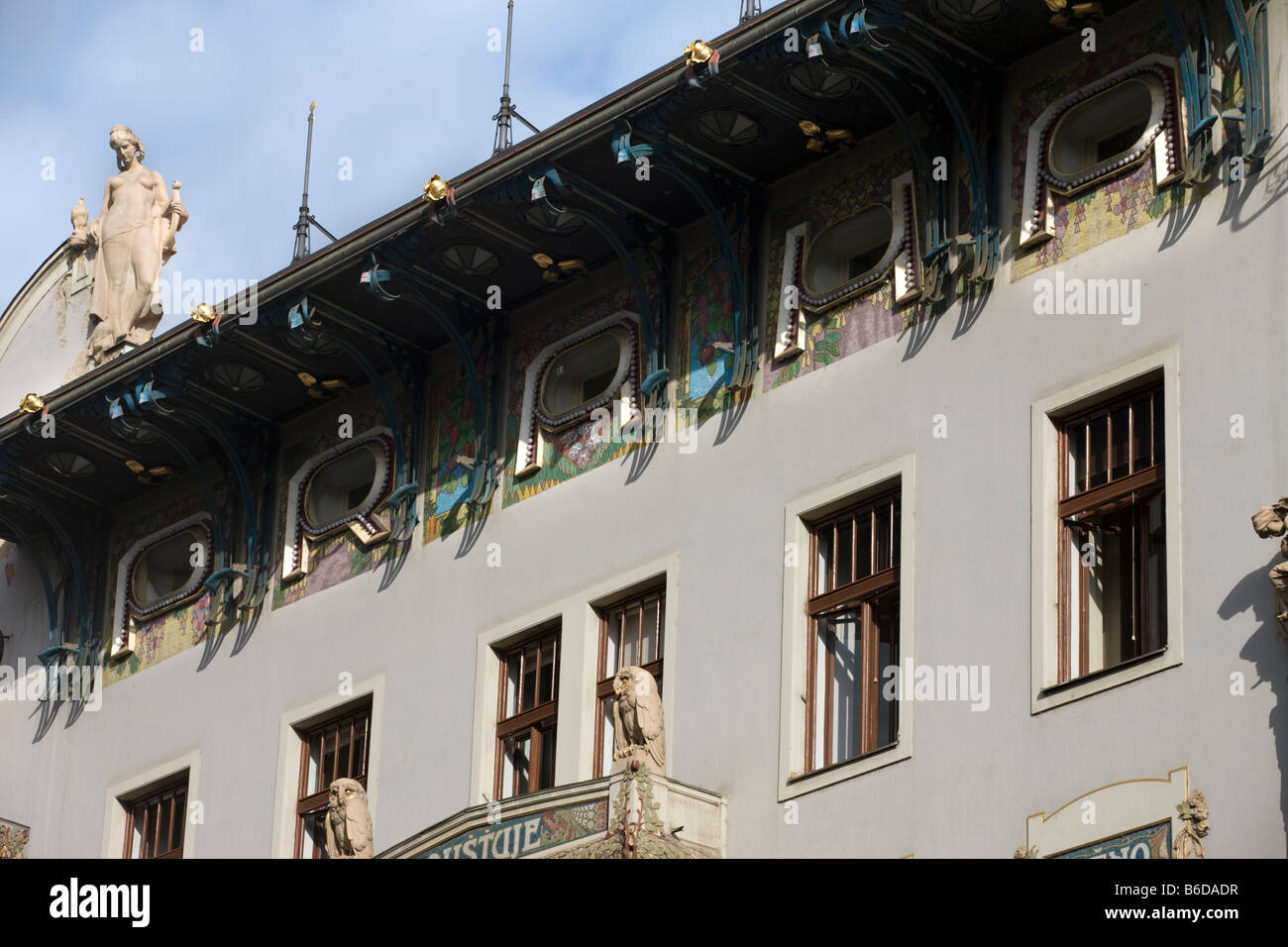 PRAHA KUNST NOUVEAU ZEICHEN VIOLA GEBÄUDE 7 NARODNI STRAßE ALTSTADT STARE MESTO PRAG TSCHECHISCHE REPUBLIK Stockfoto