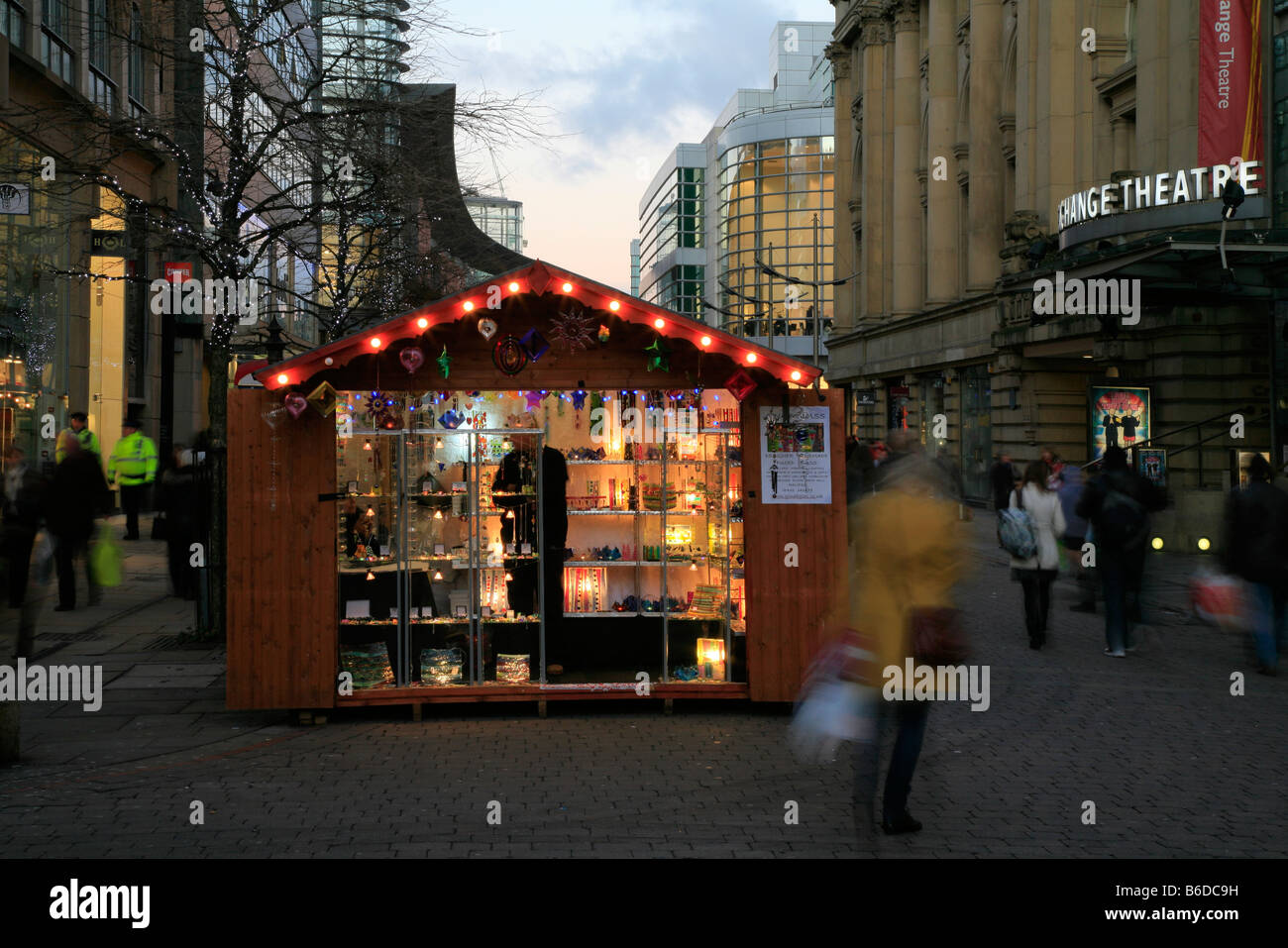 Weihnachtsmärkte in St. Annes Platz, Manchester Stockfoto