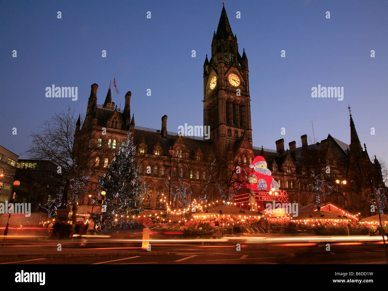 Nachtzeit am Albert Square zu Weihnachten, Manchester Stockfoto