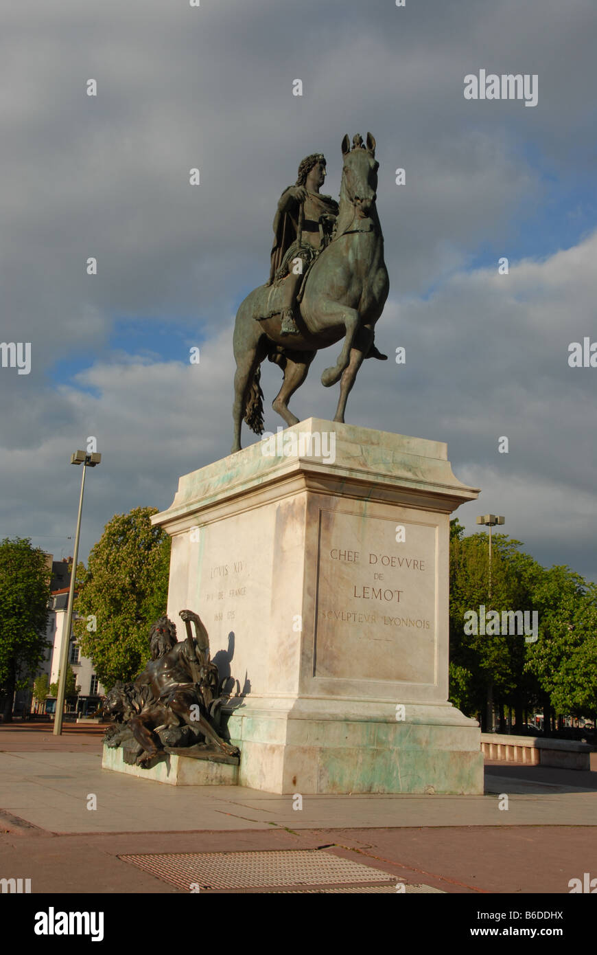 Setzen Sie Bellecour und mitten auf dem Platz ist die Reiterstatue von Louis XIV Vieux Lyon Altstadt Frankreich Stockfoto