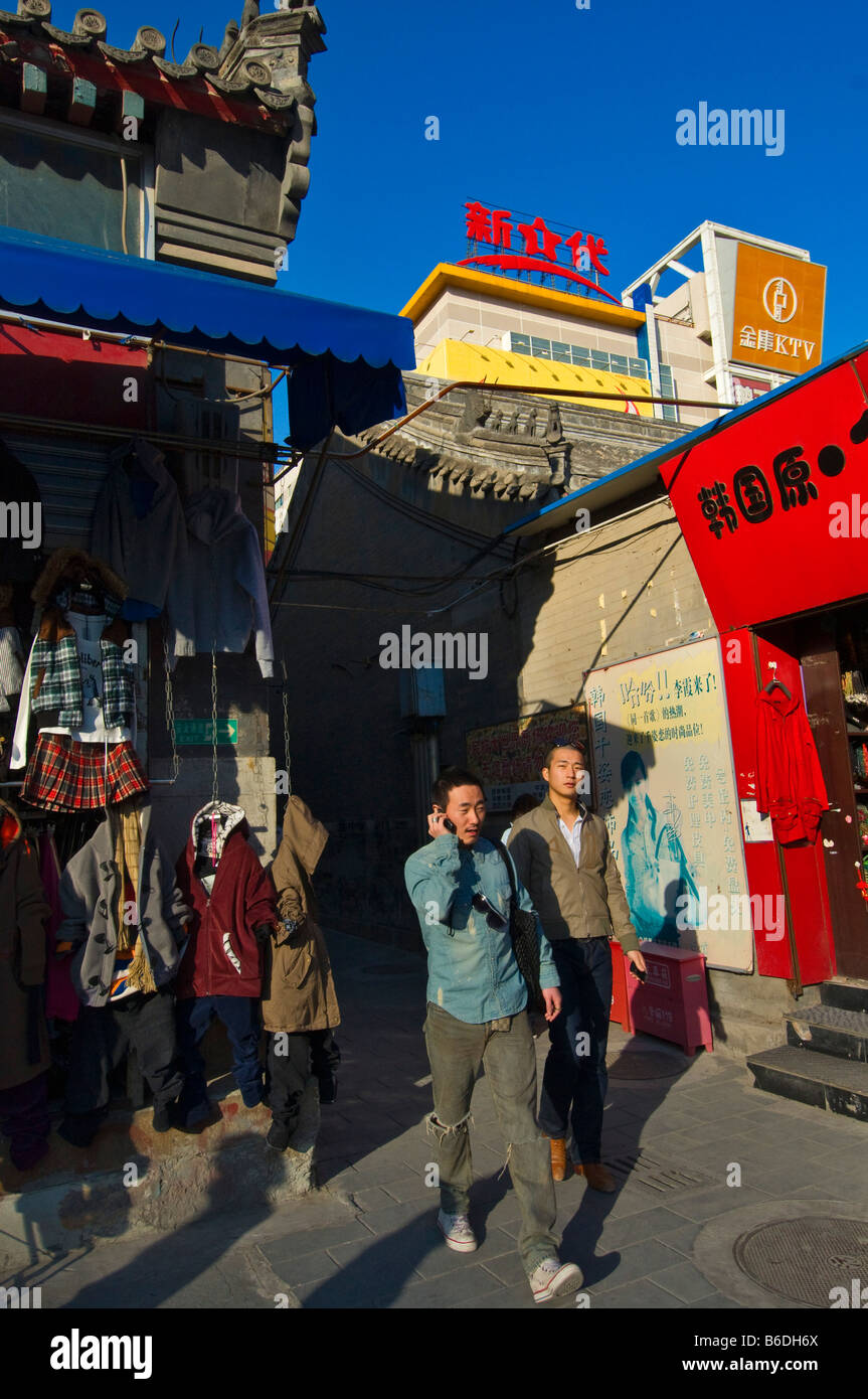 Geschäfte neben Einkaufszentrum Xidan Beijing China Stockfoto