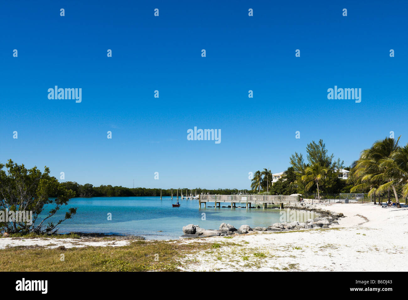 Steg und Strand Häuser, Sombrero Strand, Vaca Key, Marathon, Florida Keys Stockfoto