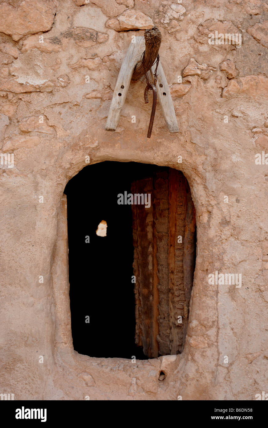 Kornkammer kleine Tür im "Qasr al Hajj" Berber Getreidespeicher Stockfoto