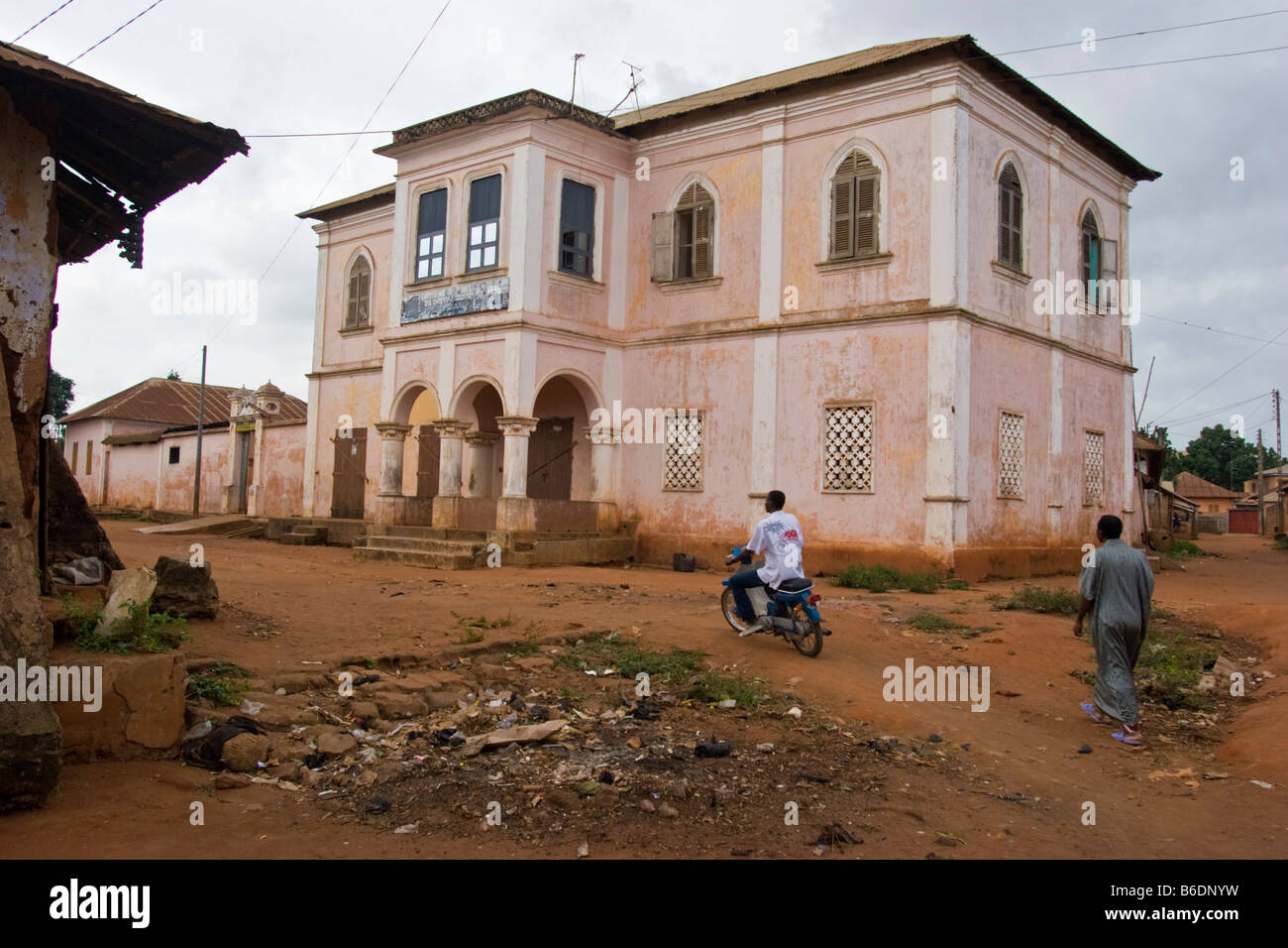 Architektur der Kolonialzeit in Abomey, Benin. Stockfoto
