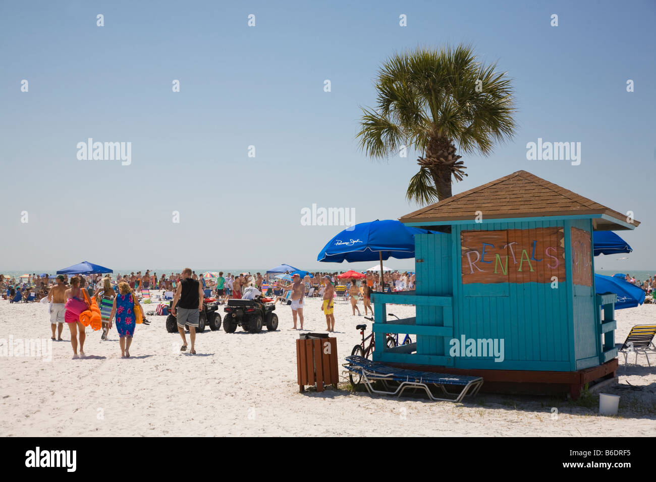 Spring Break Zeit auf Siesta Key öffentlichen Strand am Golf von Florida Stockfoto