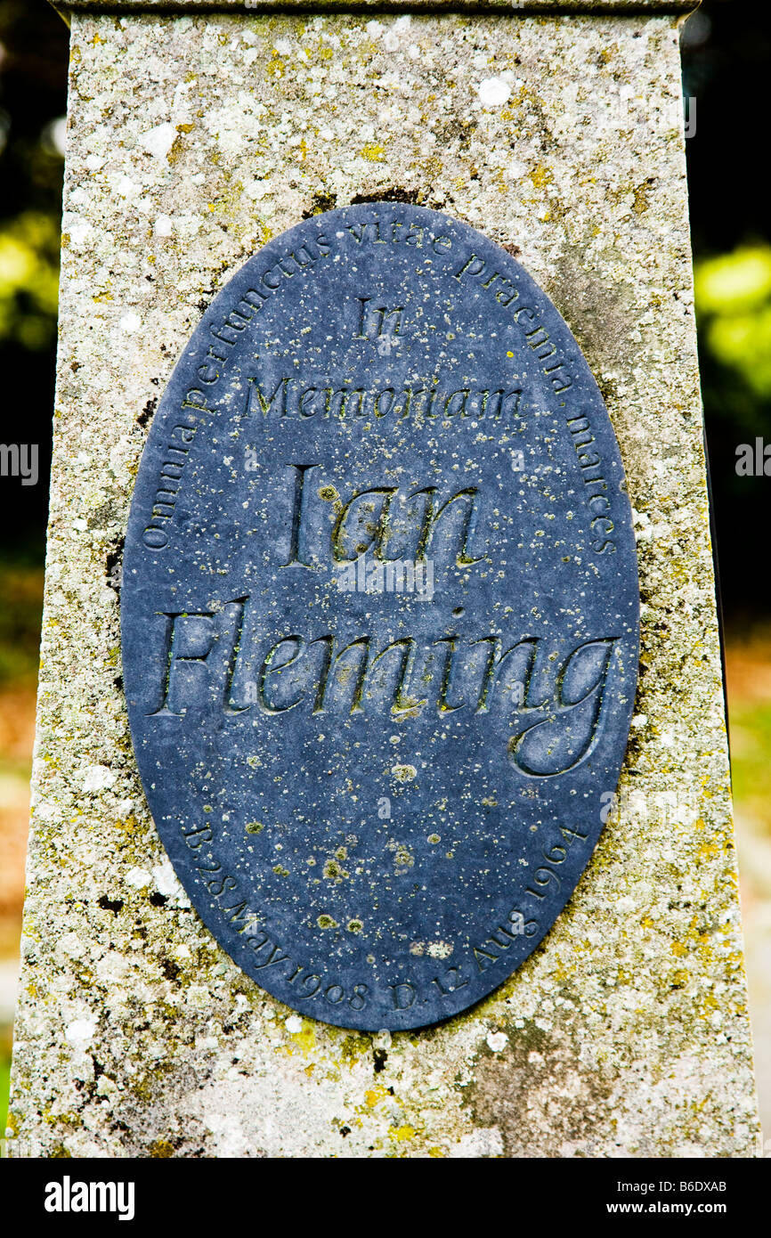 Cloes-Up der Gedenktafel an Flemings das Grab in Sevenhampton, Wiltshire, England, UK Stockfoto