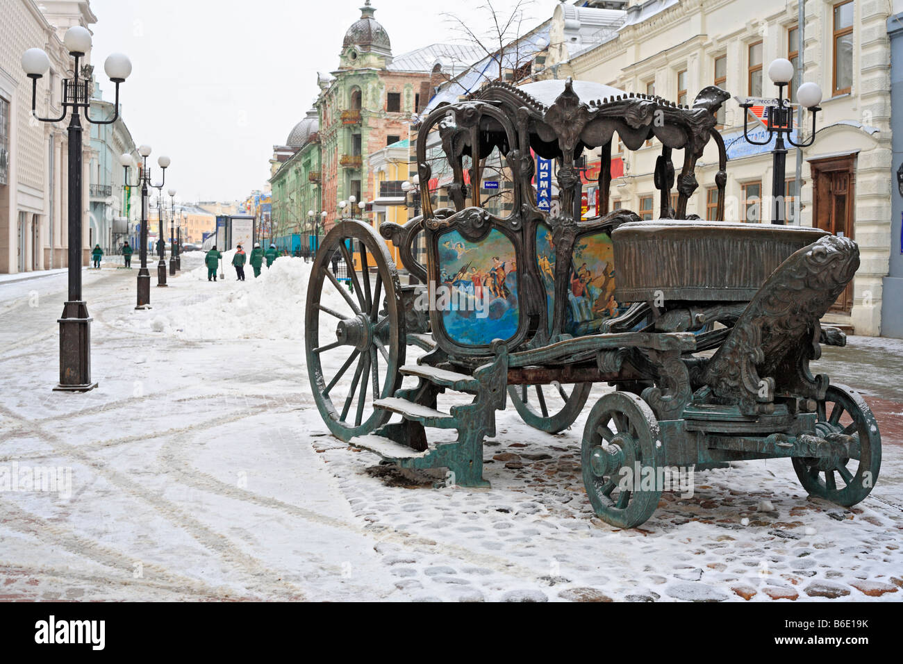 Oldtimer-Wagen, moderne Skulptur, Kazan, Tatarstan, Russland Stockfoto
