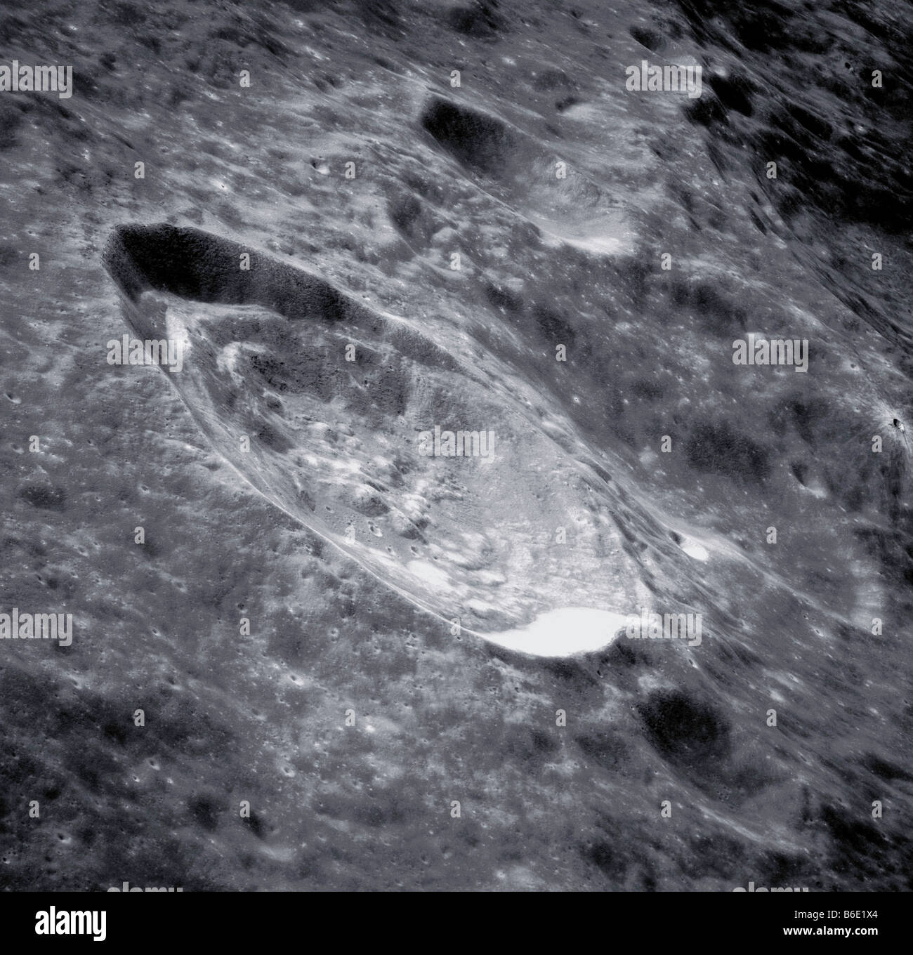 Krater Einthoven in der Hadley-Apenninen-Region des Mondes. Stockfoto