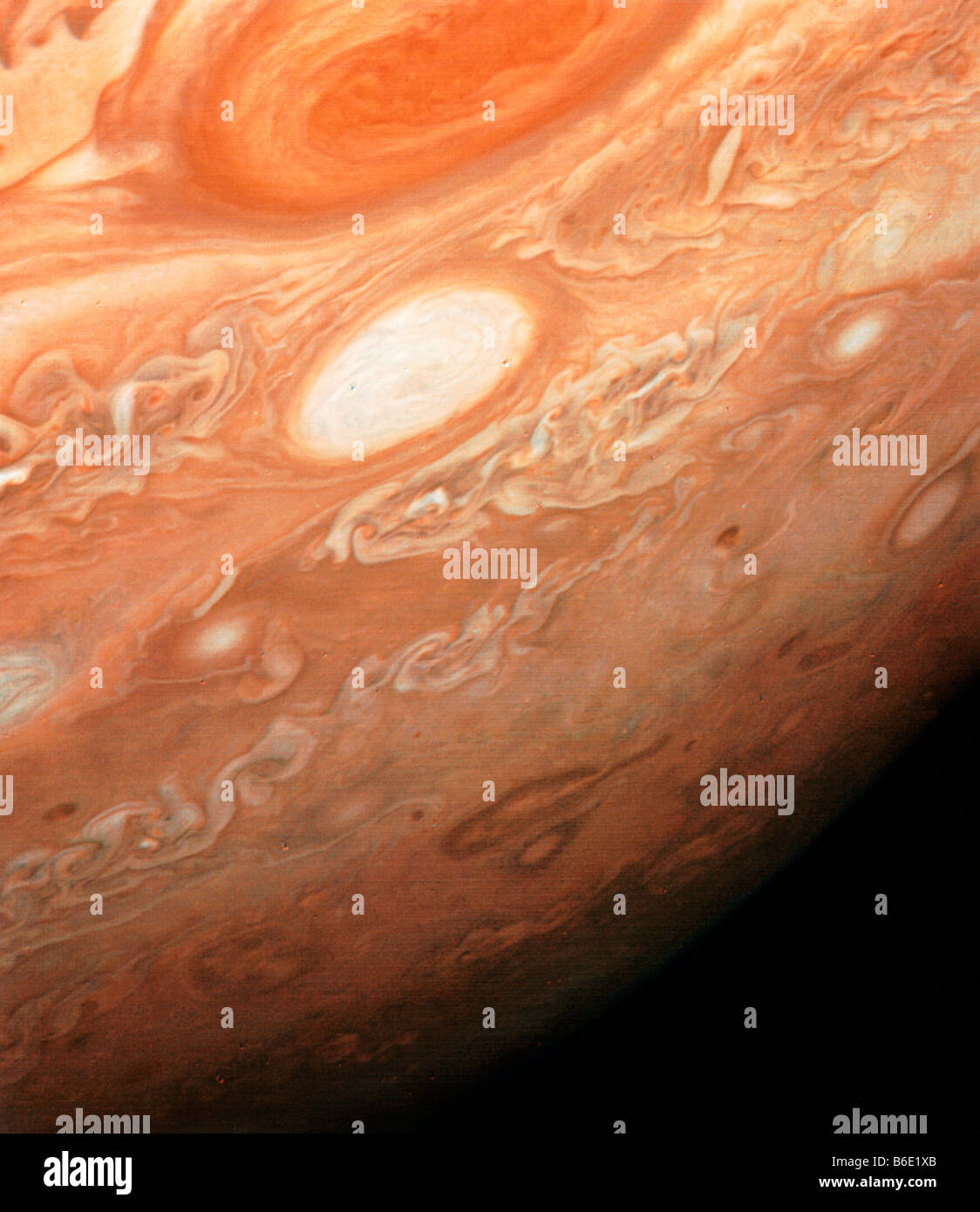 Foto von Jupiter, südlichen Hemisphäre von großen roten Flecks am Südpol zeigt weiße ovale Wolke Stockfoto