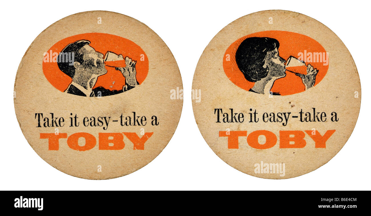 nehmen Sie es einfach nehmen eine Toby simGangster Achterbahn Rest Gläser Bier Getränke Gaststätten Vereinigtes Königreich Tabellen schützen Papier aufnehmen s Stockfoto