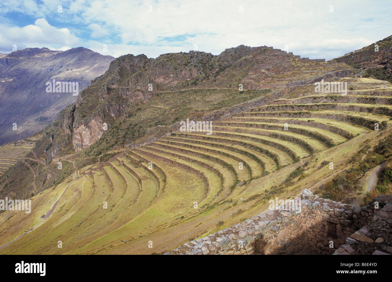 Landwirtschaftlichen Terrassen der Inka Ruine der Q'allaqasa Zitadelle über Pisac Dorf Stockfoto