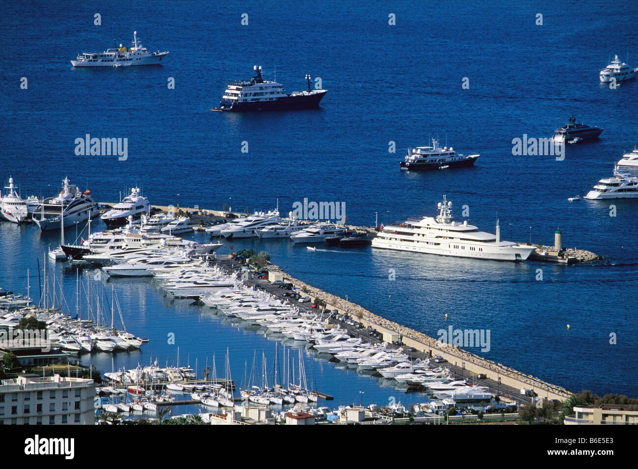 Draufsicht der festgemachten Boot im Hafen von Cannes Stadt Stockfoto