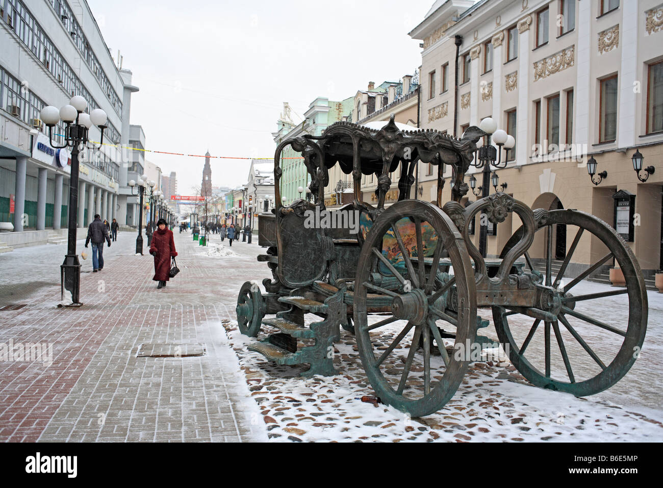 Oldtimer-Wagen, moderne Skulptur, Kazan, Tatarstan, Russland Stockfoto