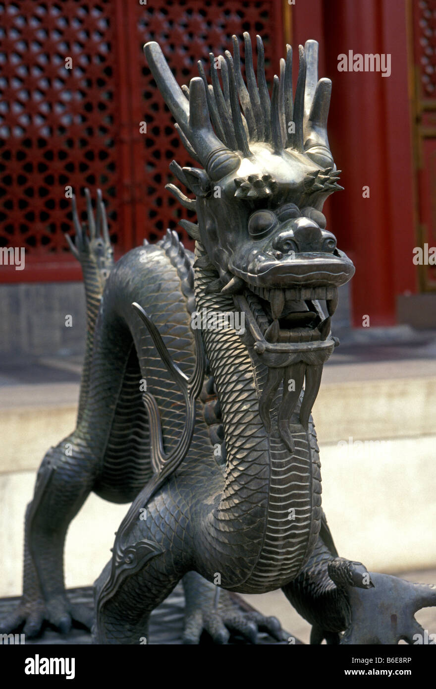 Bronze Dragon, Halle des Wohlwollens und Langlebigkeit, Sommerpalast, Yiheyuan, Peking, Peking, China, Asien Stockfoto