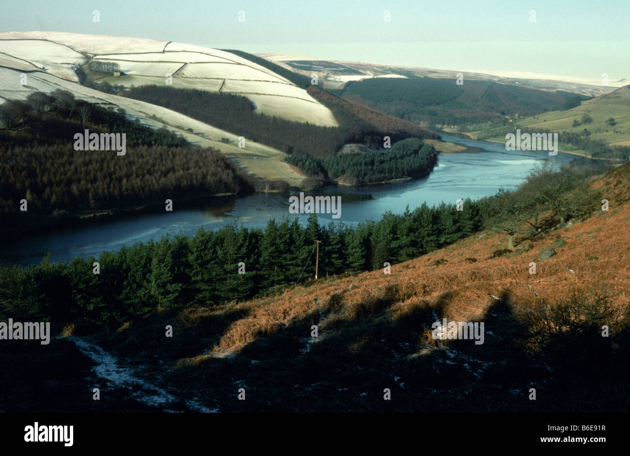 Derwent Behälter die Fliegen über Derbyshire Peak District Raymond Boswell Stockfoto