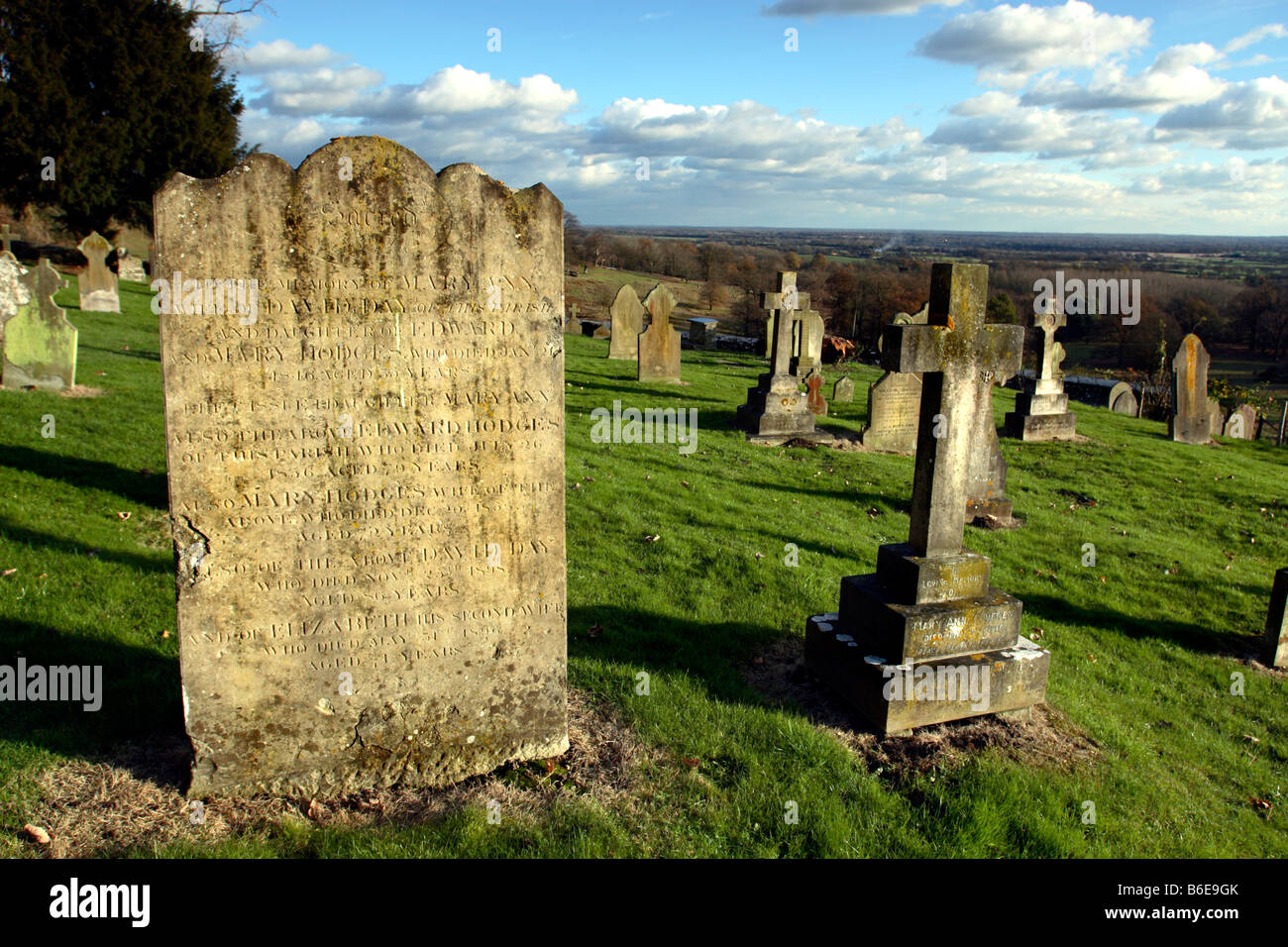 Friedhof an der St. Peter Kirche, Boughton Monchelsea, Kent, England, UK Stockfoto