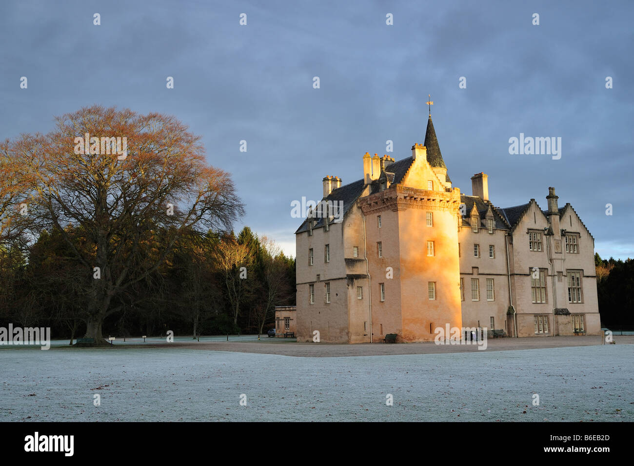 Brodie Schloss nationale Vertrauen für Schottland Frost Dämmerlicht Stockfoto