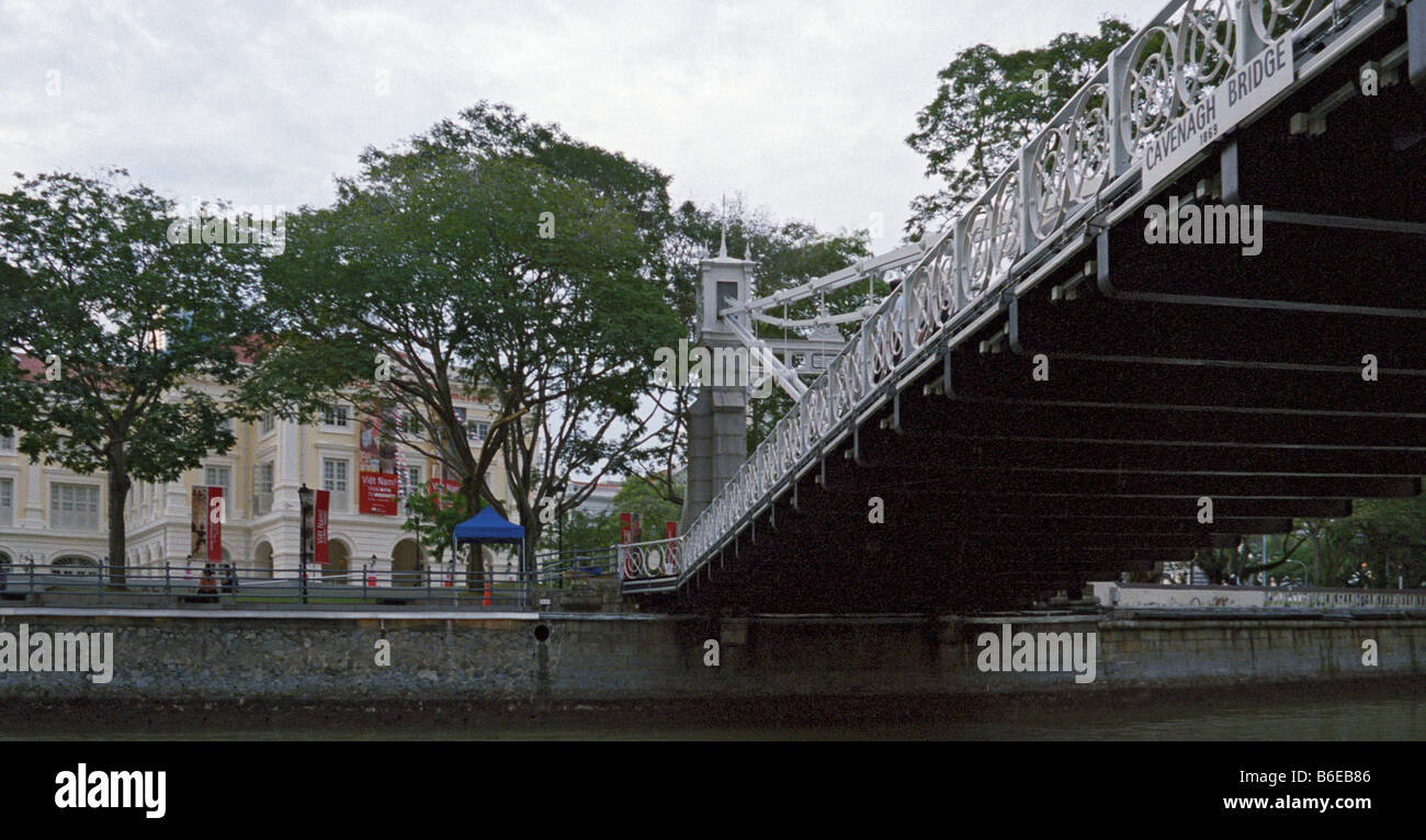 Museum für asiatische Kulturen und Cavenagh Brücke, Singapore River, Singapur Stockfoto