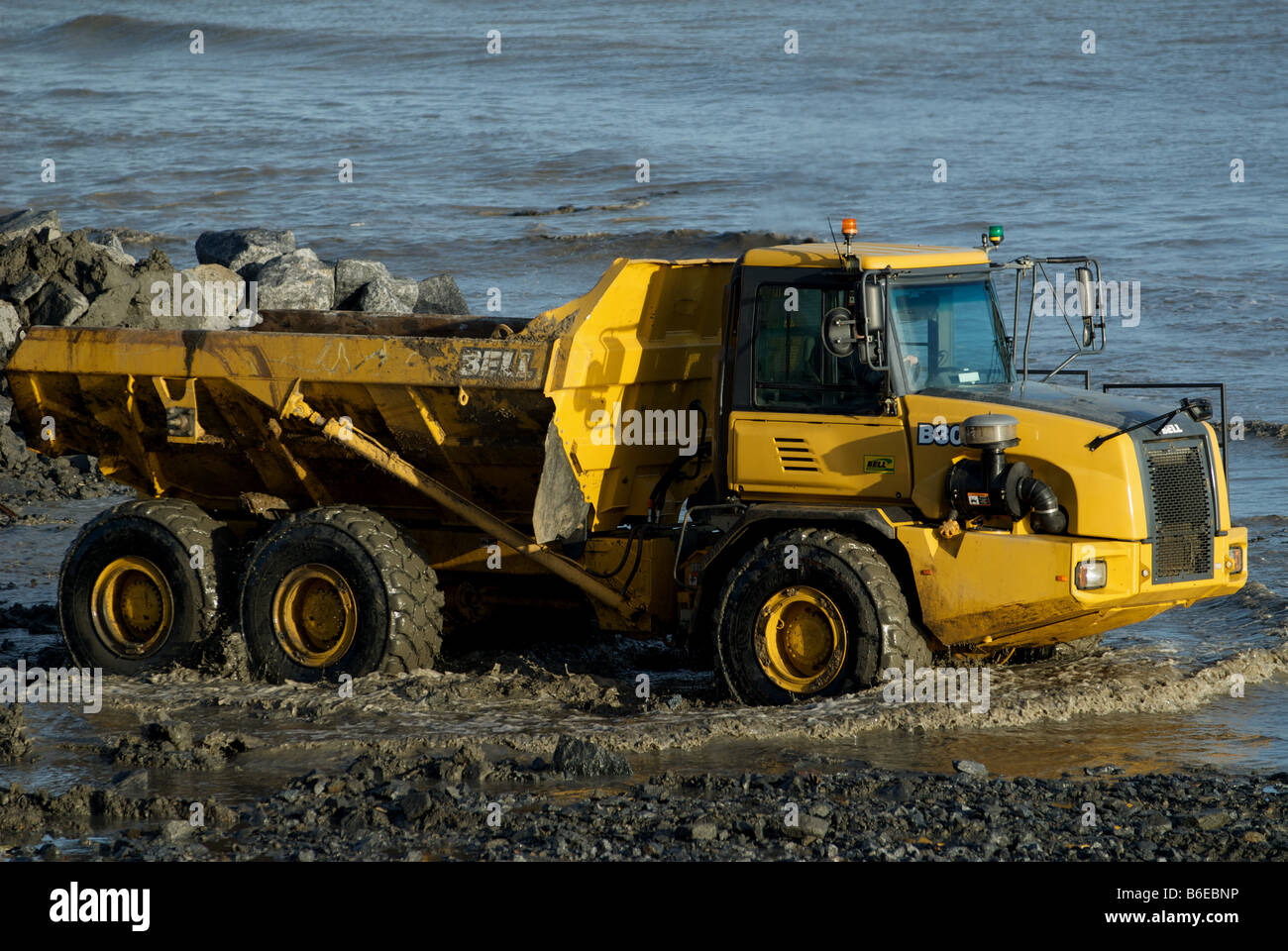 Bell-Muldenkipper, Küstenschutz, Osten Lane, Bawdsey, Suffolk, UK arbeiten. Stockfoto