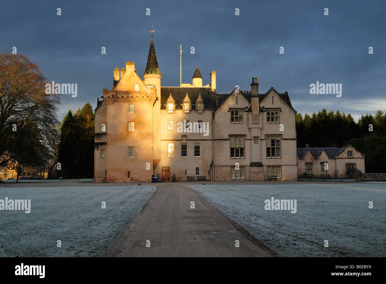 Brodie Schloss nationale Vertrauen für Schottland Frost Dämmerlicht Stockfoto