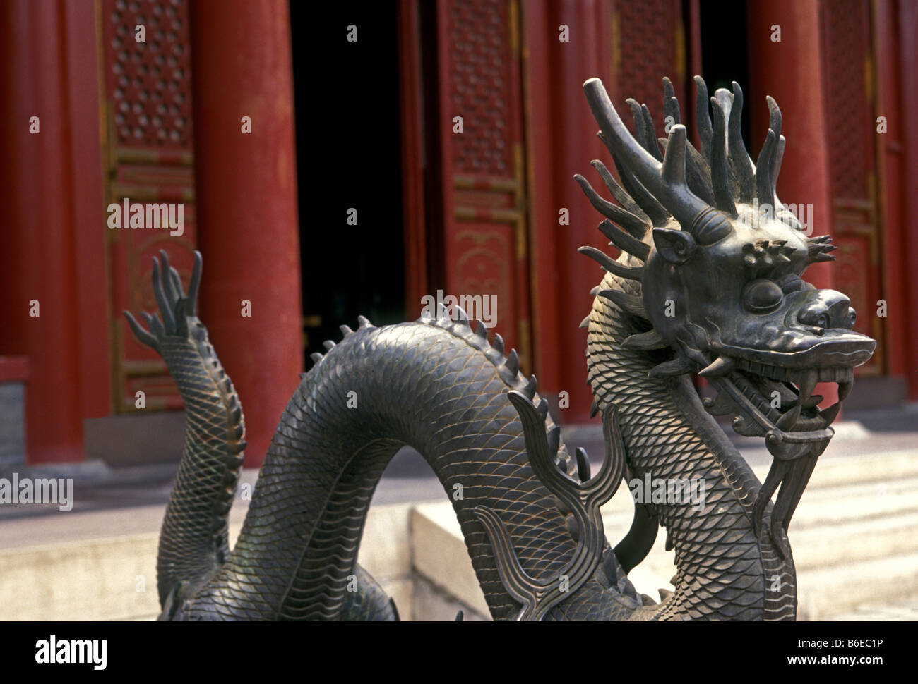 Bronze Dragon, Halle des Wohlwollens und Langlebigkeit, Sommerpalast, Yiheyuan, Peking, Peking, China, Asien Stockfoto