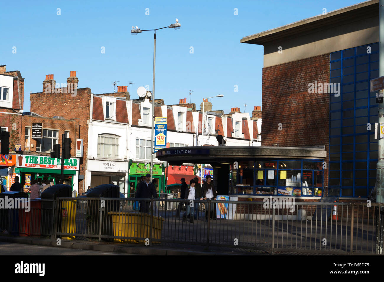 Außen Turnpike Lane Tube Station, London, England, UK Stockfotografie