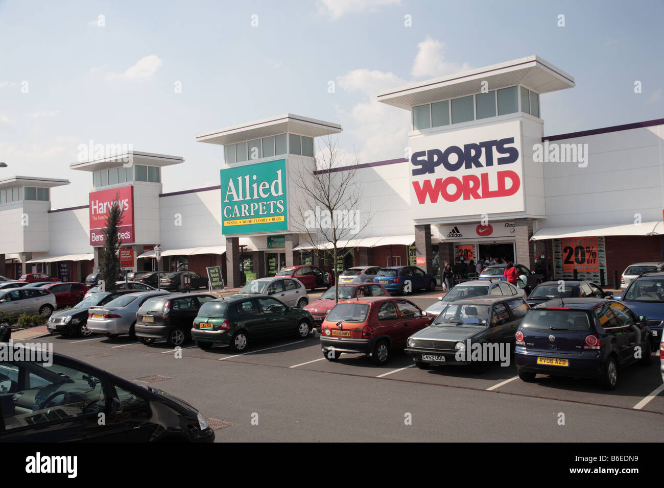 Sport-Welt, Allied Teppiche und Harveys, Cambridge schließen Retail Park, Aylesbury, betrieben von The Junction. Stockfoto